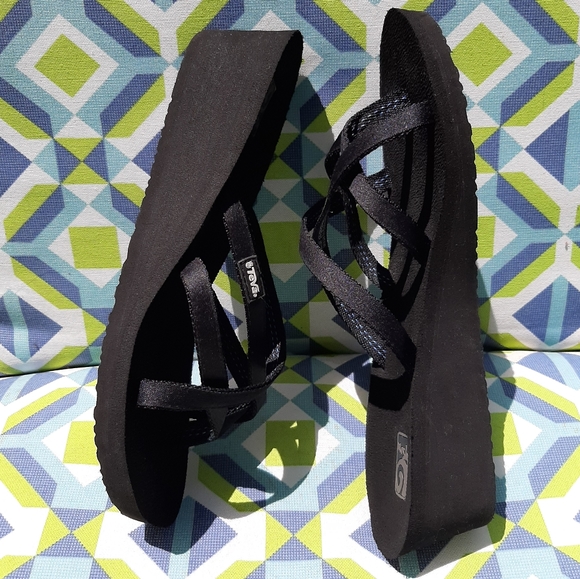 teva ladies flip flops